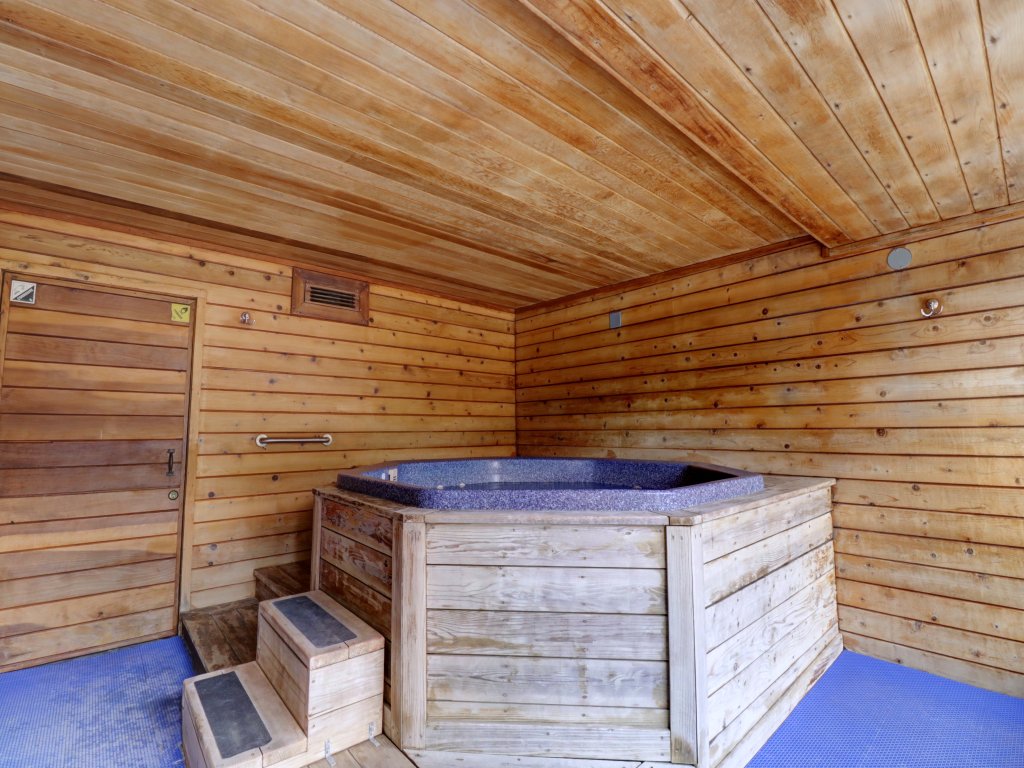WL210 West Lake Lodge Vacation Rental in Copper Mountain - RedAwning