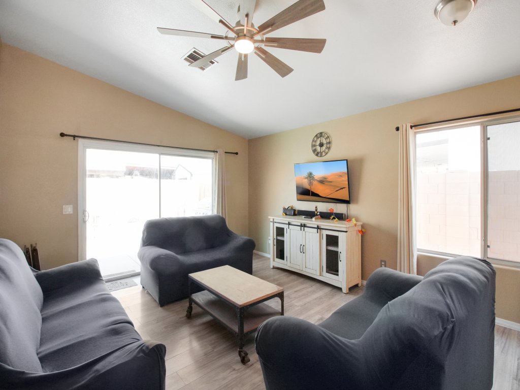 5 Min to Stadium & Westgate - Pet Friendly 3BR Vacation Rental in Phoenix - RedAwning