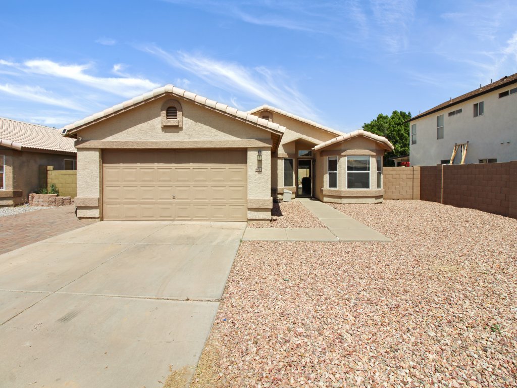 5 Min to Stadium & Westgate - Pet Friendly 3BR Vacation Rental in Phoenix - RedAwning