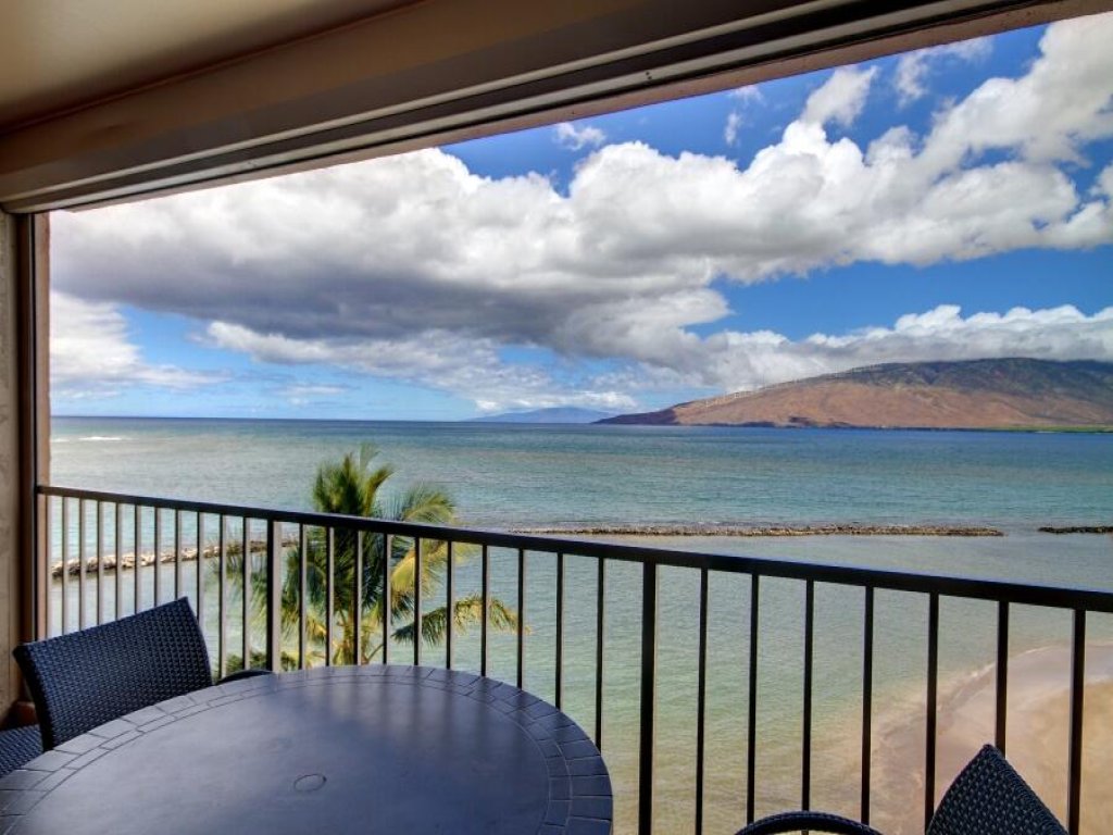 MENEHUNE SHORES, #510** Vacation Rental in Hawaii - RedAwning