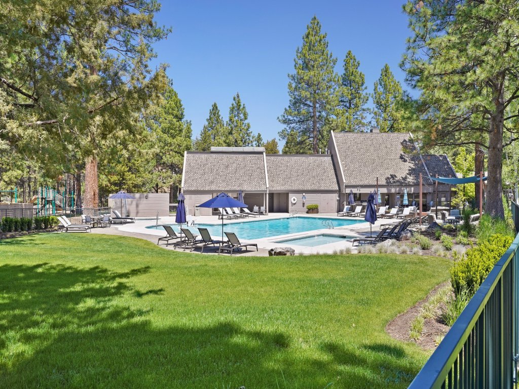 Ski Condo 138 Vacation Rental in Bend - RedAwning
