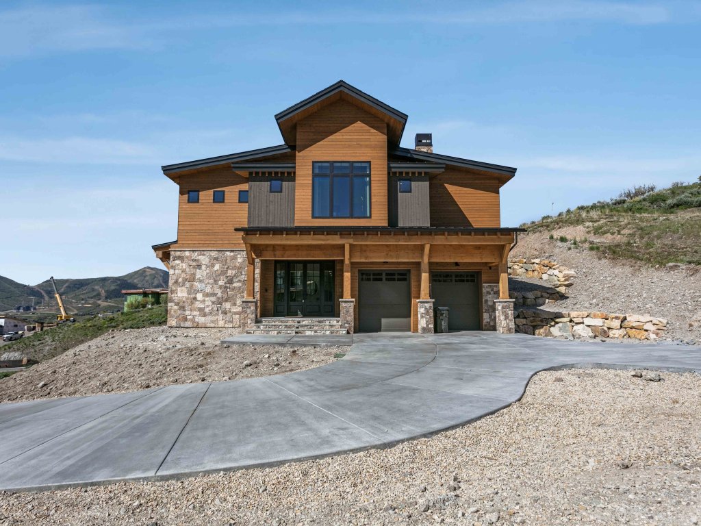 11981 N Gemini Way SkyRidge 5BR Home with Hot Tub Vacation Rental in Utah - RedAwning