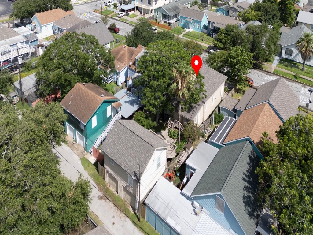 Cottage on Ave O Vacation Rental in Galveston - RedAwning