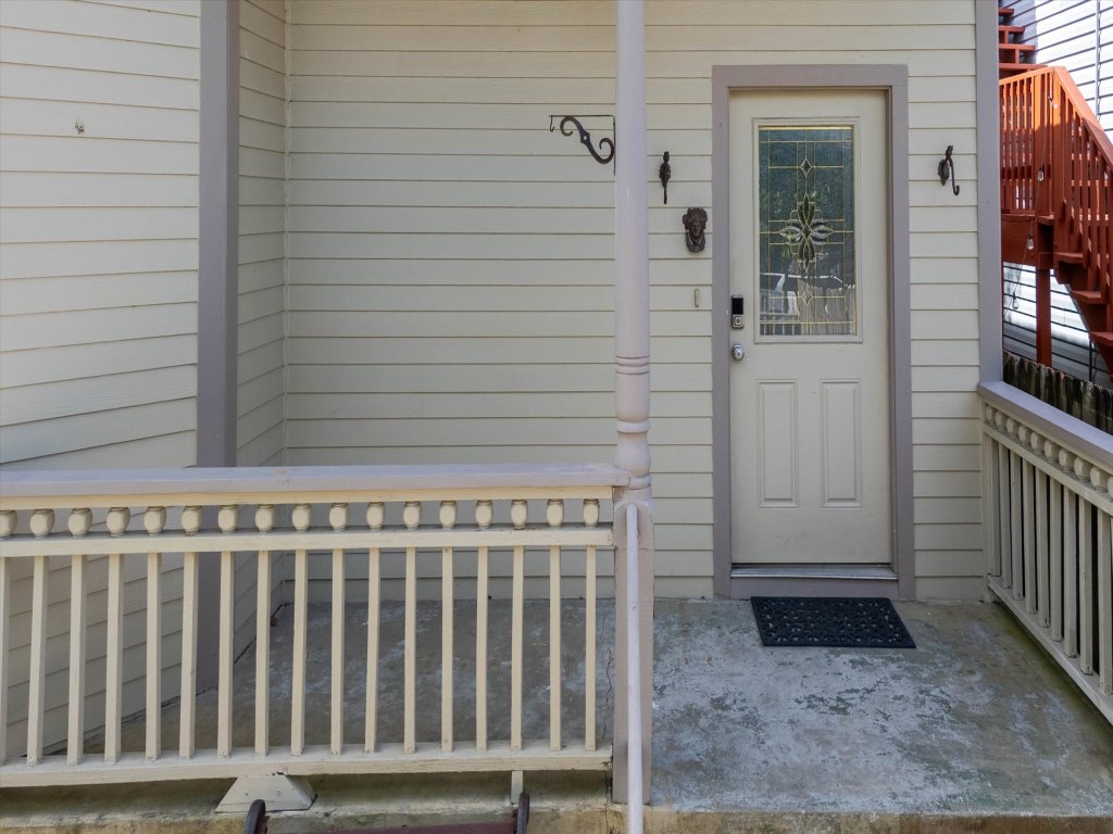 Cottage on Ave O Vacation Rental in Galveston - RedAwning
