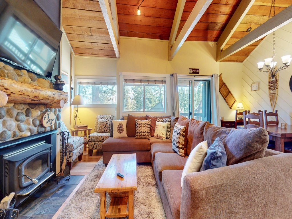 Bigwood #30 Vacation Rental in Mammoth Lakes - RedAwning