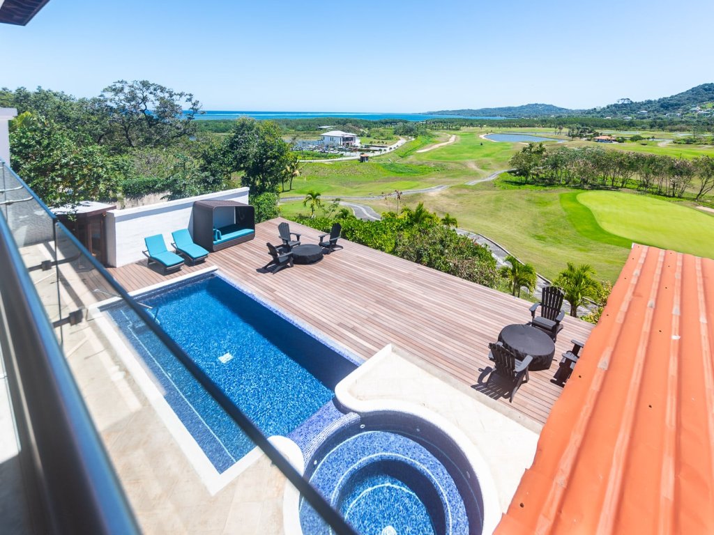 Pristine Bay 1005- Villa Loce Vacation Rental - RedAwning