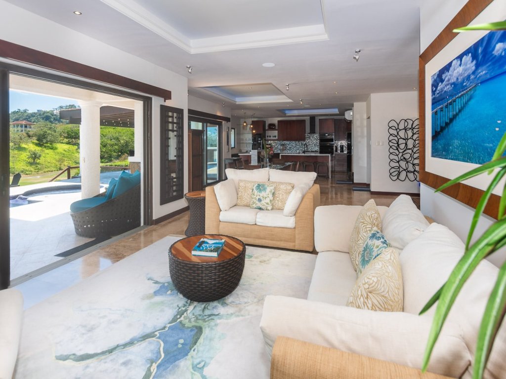 Pristine Bay 1005- Villa Loce Vacation Rental - RedAwning