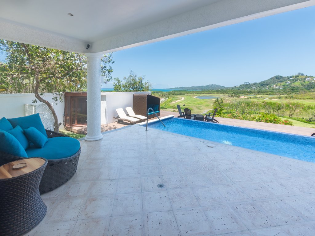 Pristine Bay 1005- Villa Loce Vacation Rental - RedAwning