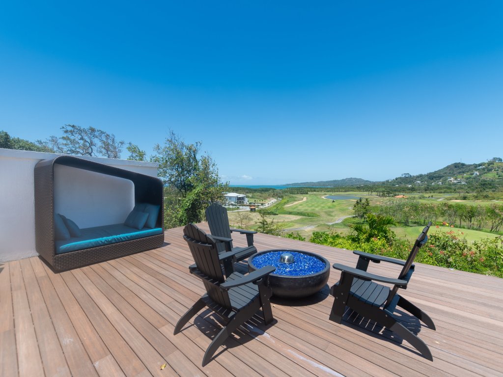 Pristine Bay 1005- Villa Loce Vacation Rental - RedAwning