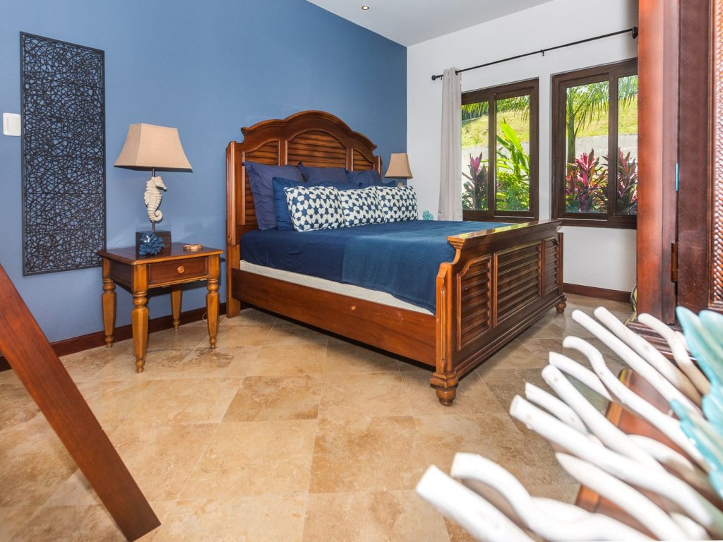 Pristine Bay 1005- Villa Loce Vacation Rental - RedAwning