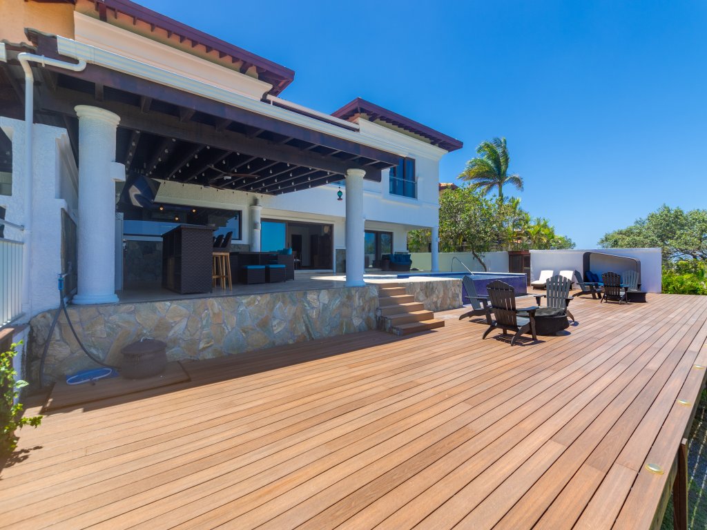 Pristine Bay 1005- Villa Loce Vacation Rental - RedAwning