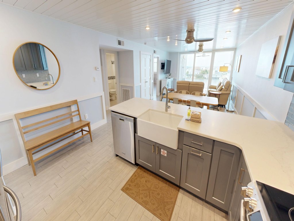 Dolphin Point 604C Vacation Rental in Destin - RedAwning
