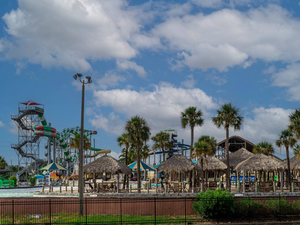 The Dinghy Vacation Rental in Galveston - RedAwning