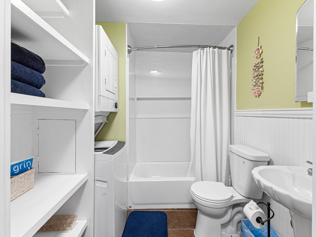 The Dinghy Vacation Rental in Galveston - RedAwning