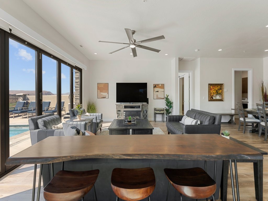 Coral Rock Vista Vacation Rental in Utah - RedAwning