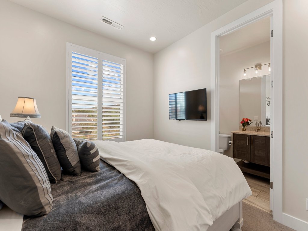 Coral Rock Vista Vacation Rental in Utah - RedAwning
