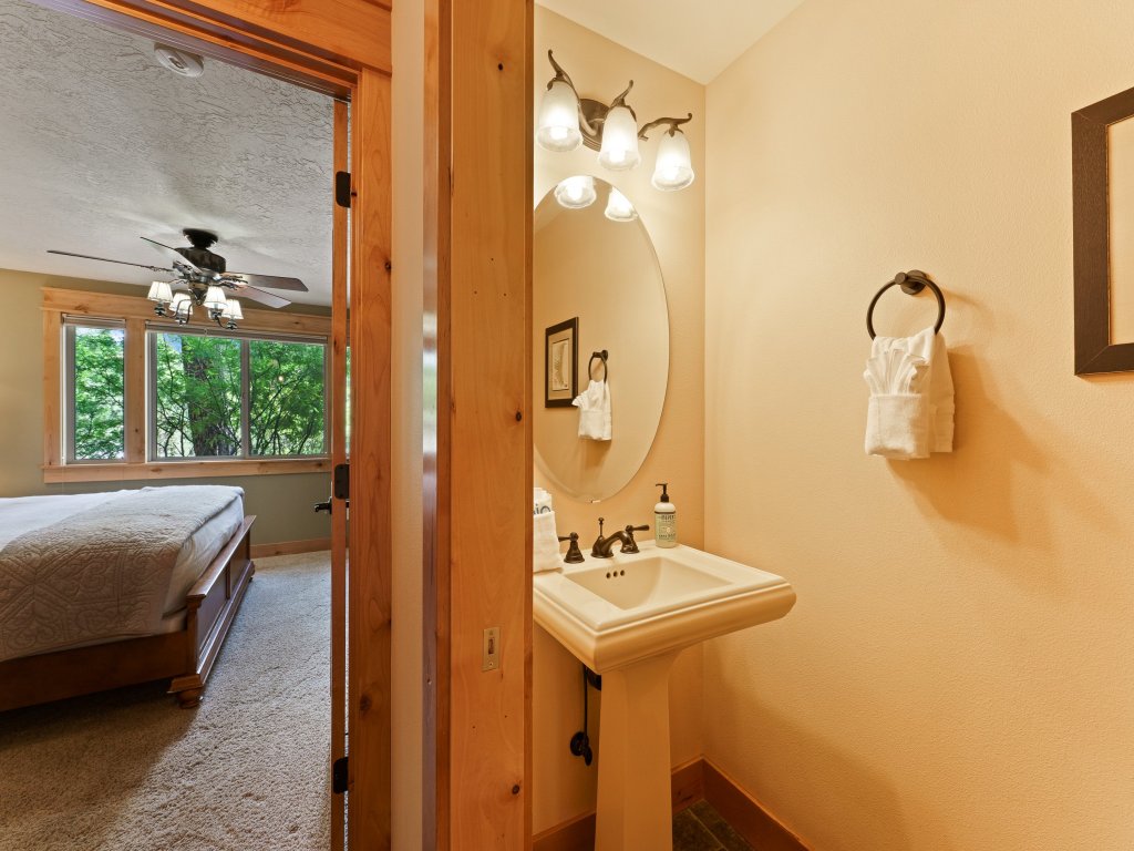 4 Red Fir Vacation Rental in Sunriver - RedAwning
