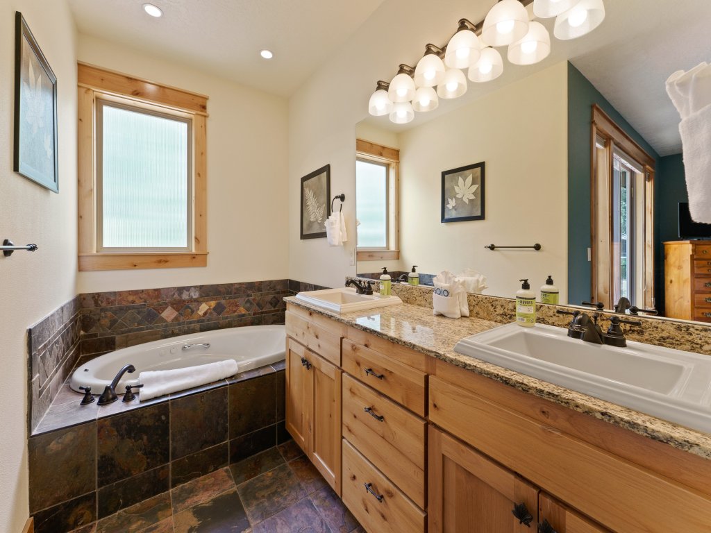 4 Red Fir Vacation Rental in Sunriver - RedAwning