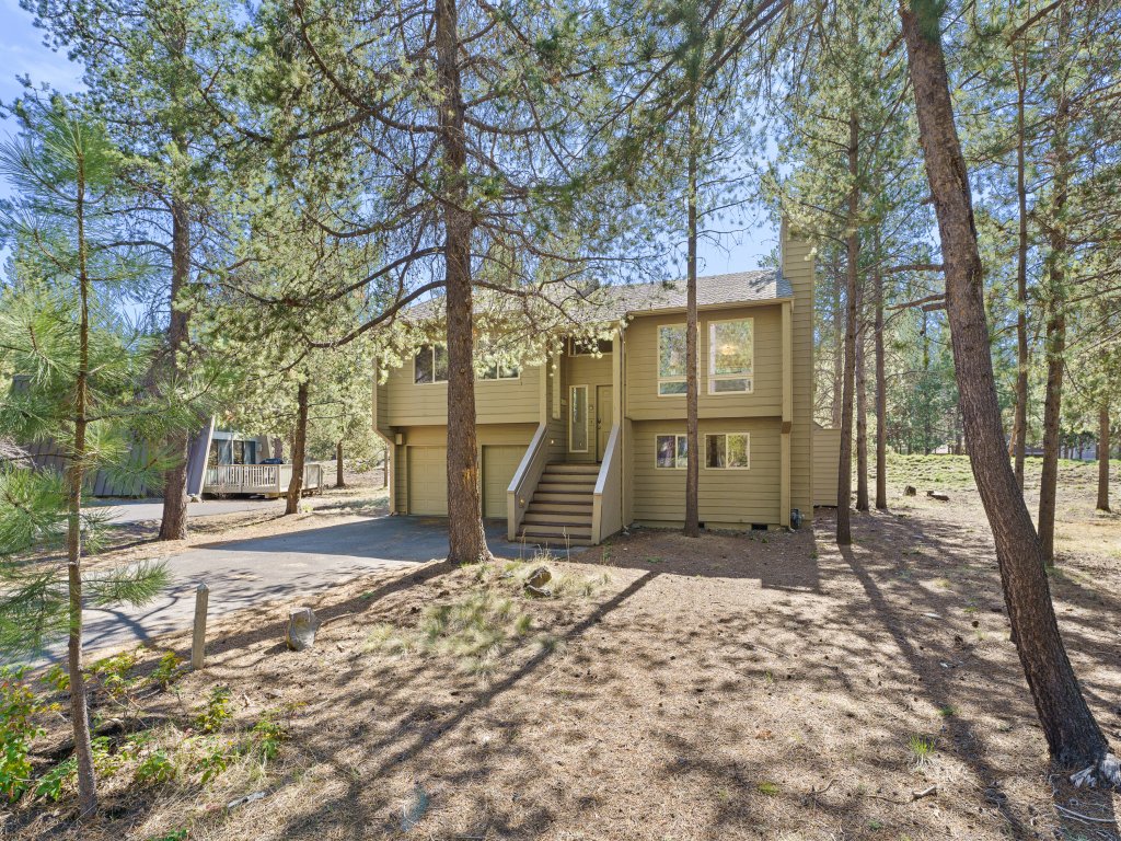 6 Approach Vacation Rental in Bend - RedAwning