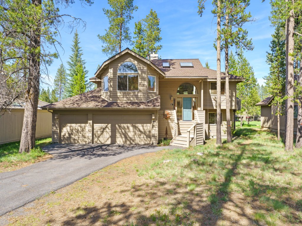 7 Vine Maple Vacation Rental in Sunriver - RedAwning