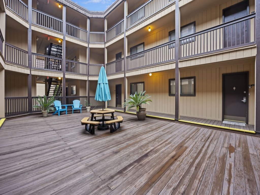 Carolina Breeze - 3rd Floor Tennis Villa @ HHBT! Vacation Rental in Hilton Head - RedAwning