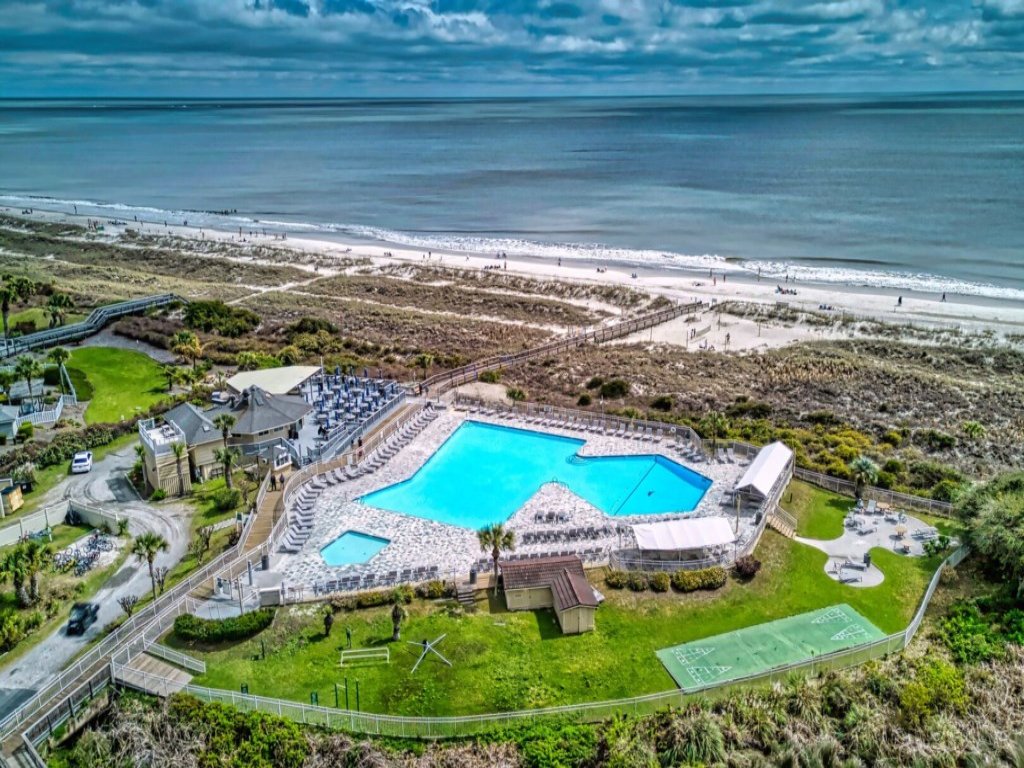 Carolina Breeze - 3rd Floor Tennis Villa @ HHBT! Vacation Rental in Hilton Head - RedAwning