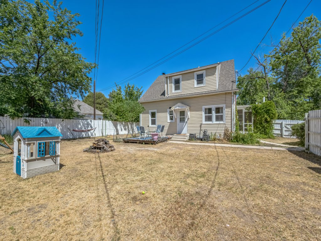 Charming Home Near UNC & DT Greeley Vacation Rental in Colorado - RedAwning