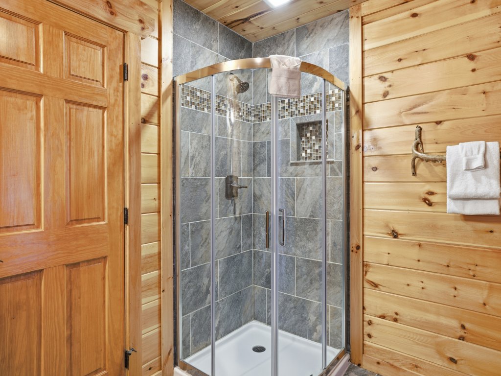 Climbing to New Heights Vacation Rental in Sevierville - RedAwning