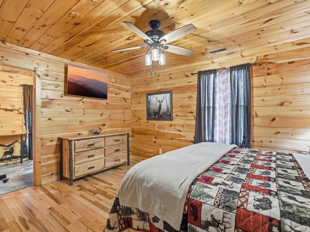 Climbing to New Heights Vacation Rental in Sevierville - RedAwning