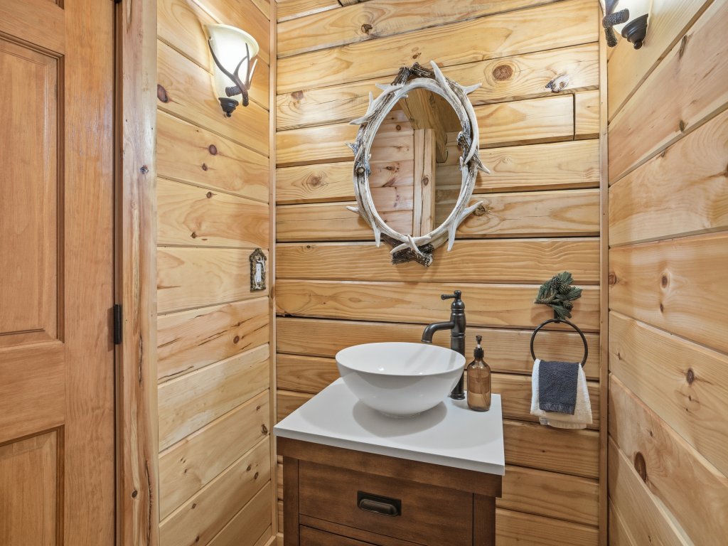 Climbing to New Heights Vacation Rental in Sevierville - RedAwning