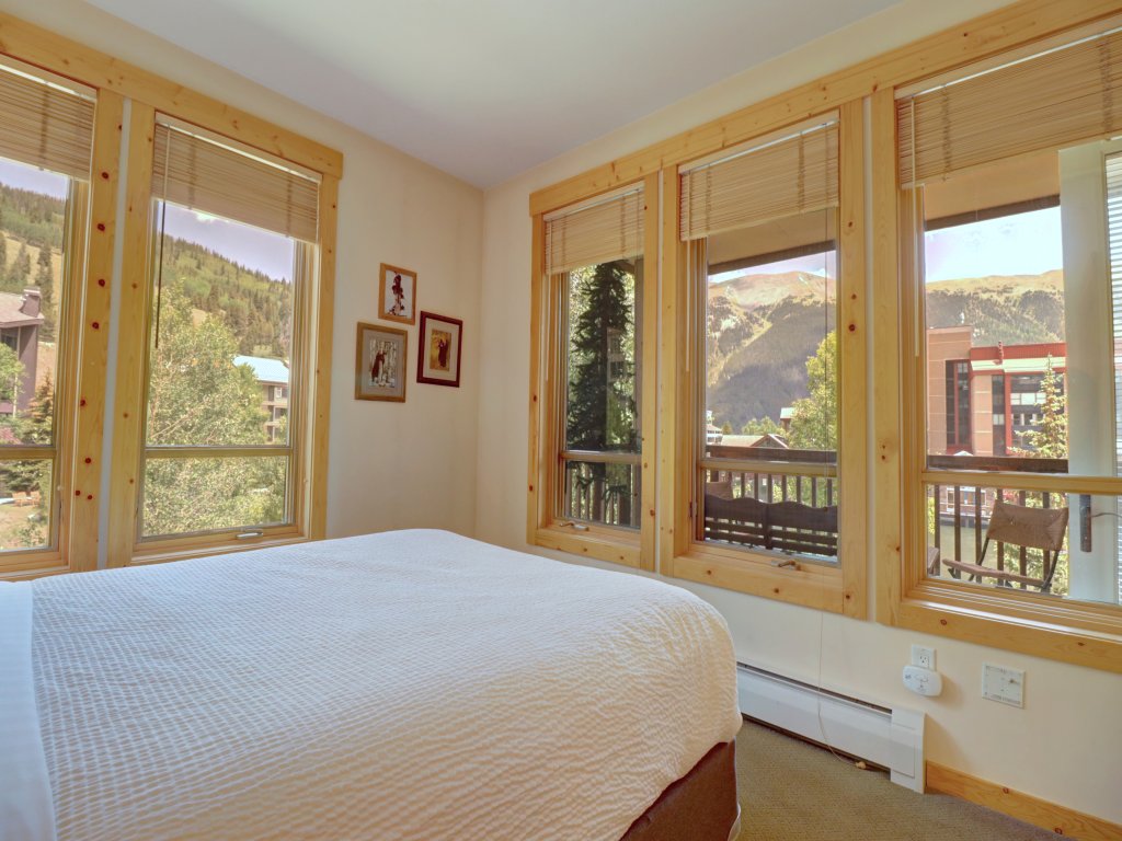 TX204 Taylors Crossing Vacation Rental in Copper Mountain - RedAwning