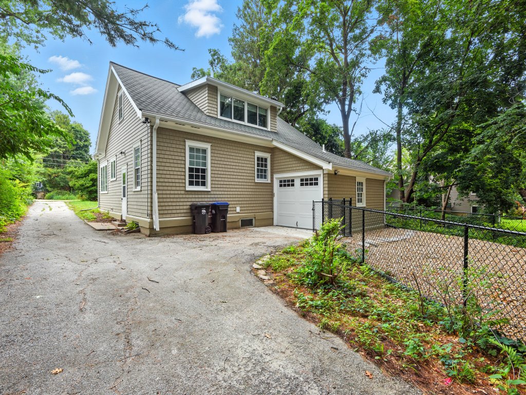 Charming Manville Heights Cottage Retreat Vacation Rental in Iowa - RedAwning