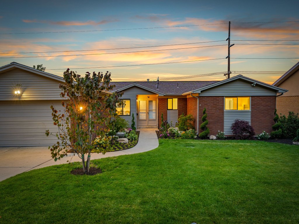 All-New Luxe Stay Views, Sauna & Hot Tub close SKI Vacation Rental in Salt Lake City - RedAwning