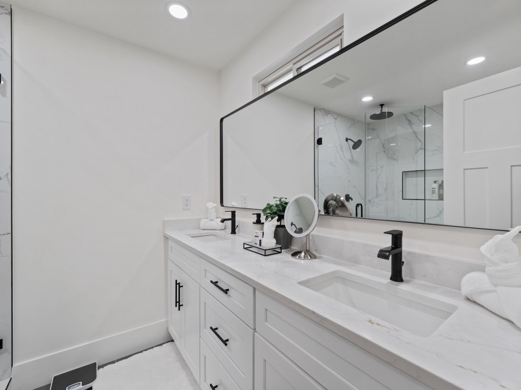 All-New Luxe Stay Views, Sauna & Hot Tub close SKI Vacation Rental in Salt Lake City - RedAwning