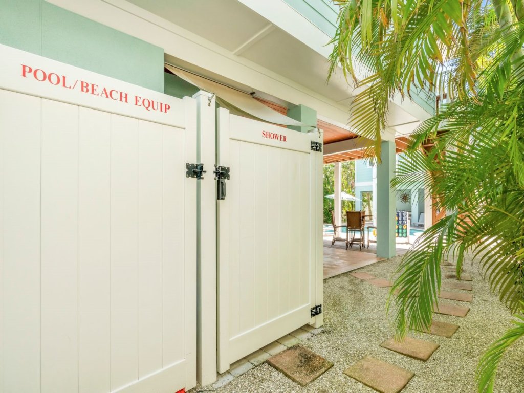Jersey Gal Vacation Rental in Anna Maria - RedAwning