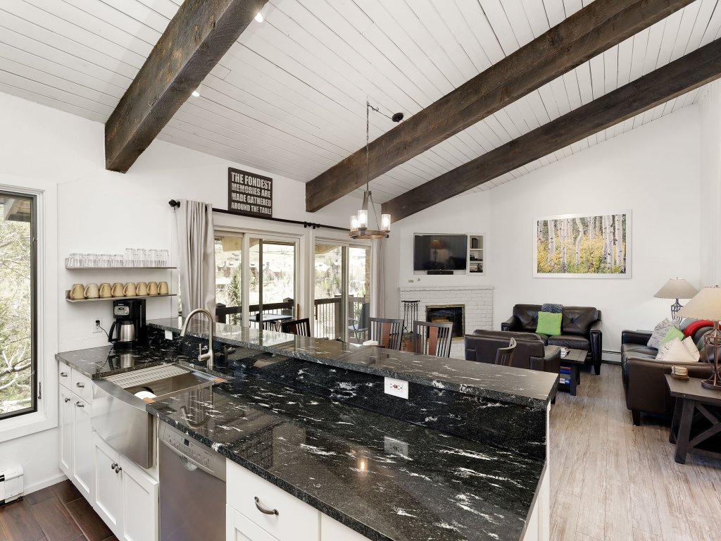 Snowmass 2BR Loft Retreat Deck, Fireplace & Views - 21E Vacation Rental in Snowmass Village - RedAwning