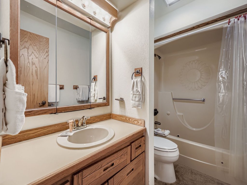Frostfire B19 Vacation Rental in Keystone - RedAwning