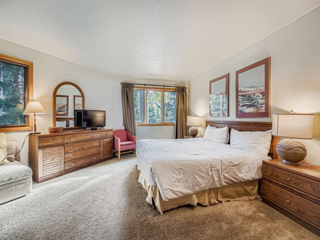 Frostfire B19 Vacation Rental in Keystone - RedAwning