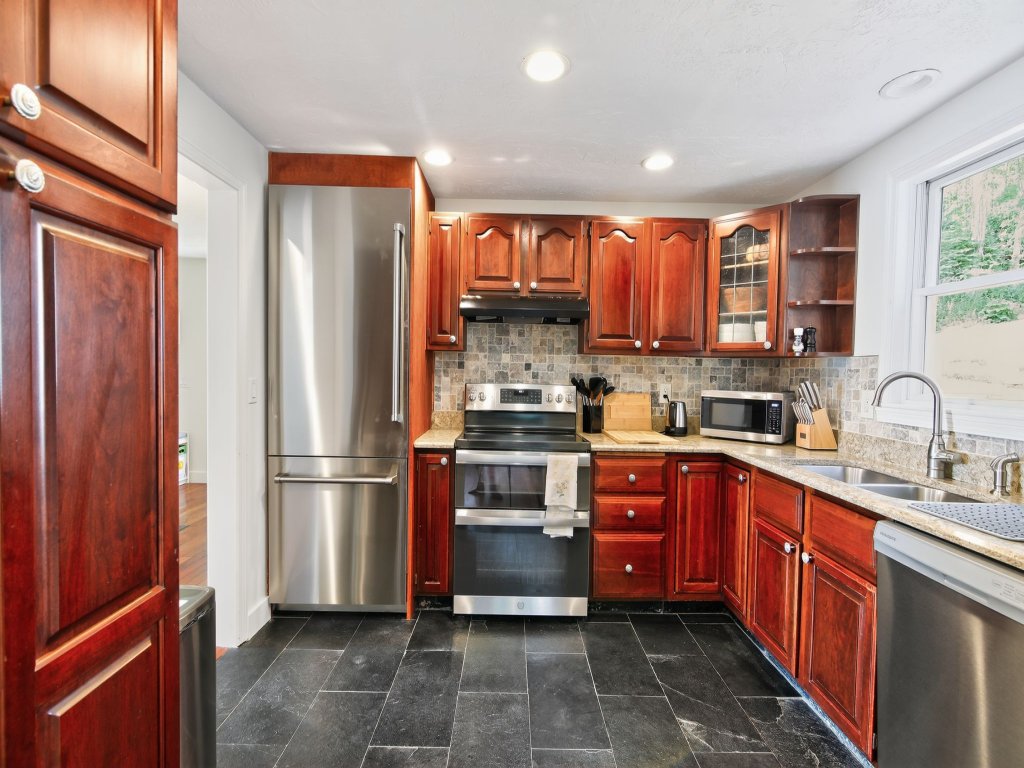 Ocean Views & Private Beach 3BR Nature Escape Vacation Rental in Massachusetts - RedAwning