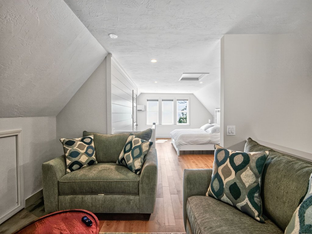 Ocean Views & Private Beach 3BR Nature Escape Vacation Rental in Massachusetts - RedAwning