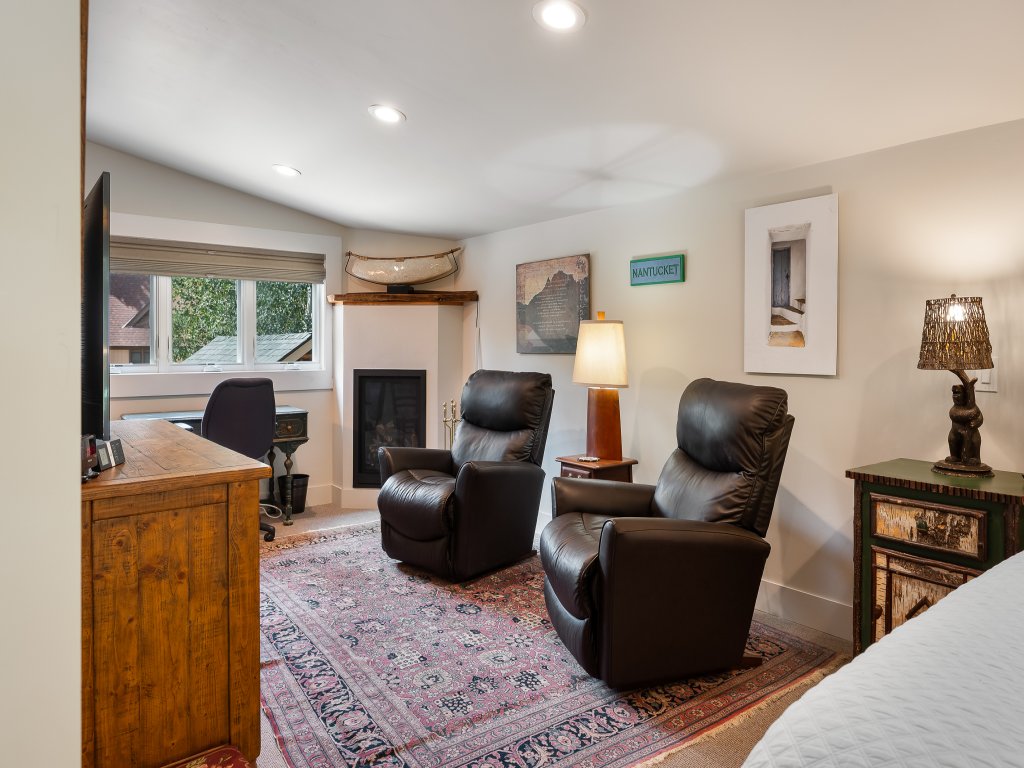 The River House Vacation Rental in Grand Lake - RedAwning