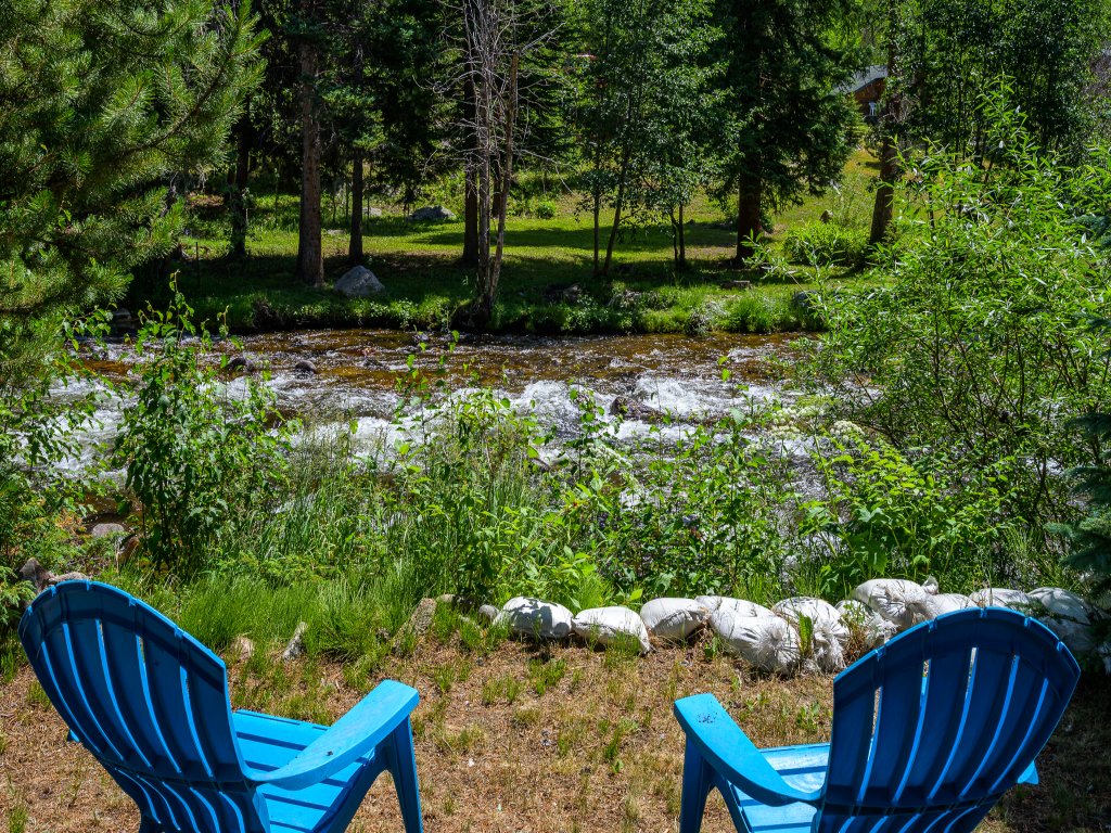 The River House Vacation Rental in Grand Lake - RedAwning