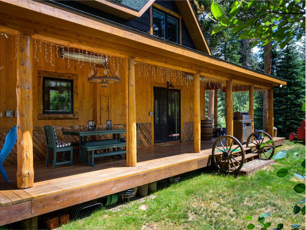 The River House Vacation Rental in Grand Lake - RedAwning
