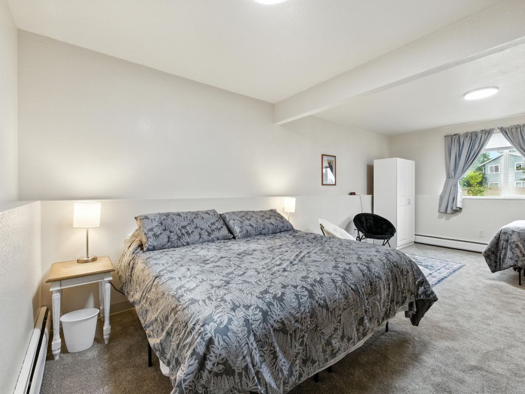 Anchorage 5BR Retreat Hikes, City & Comfort Vacation Rental in Alaska - RedAwning