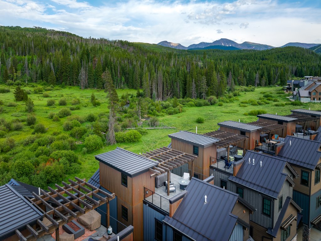 Azul Altitude Vacation Rental in Winter Park - RedAwning