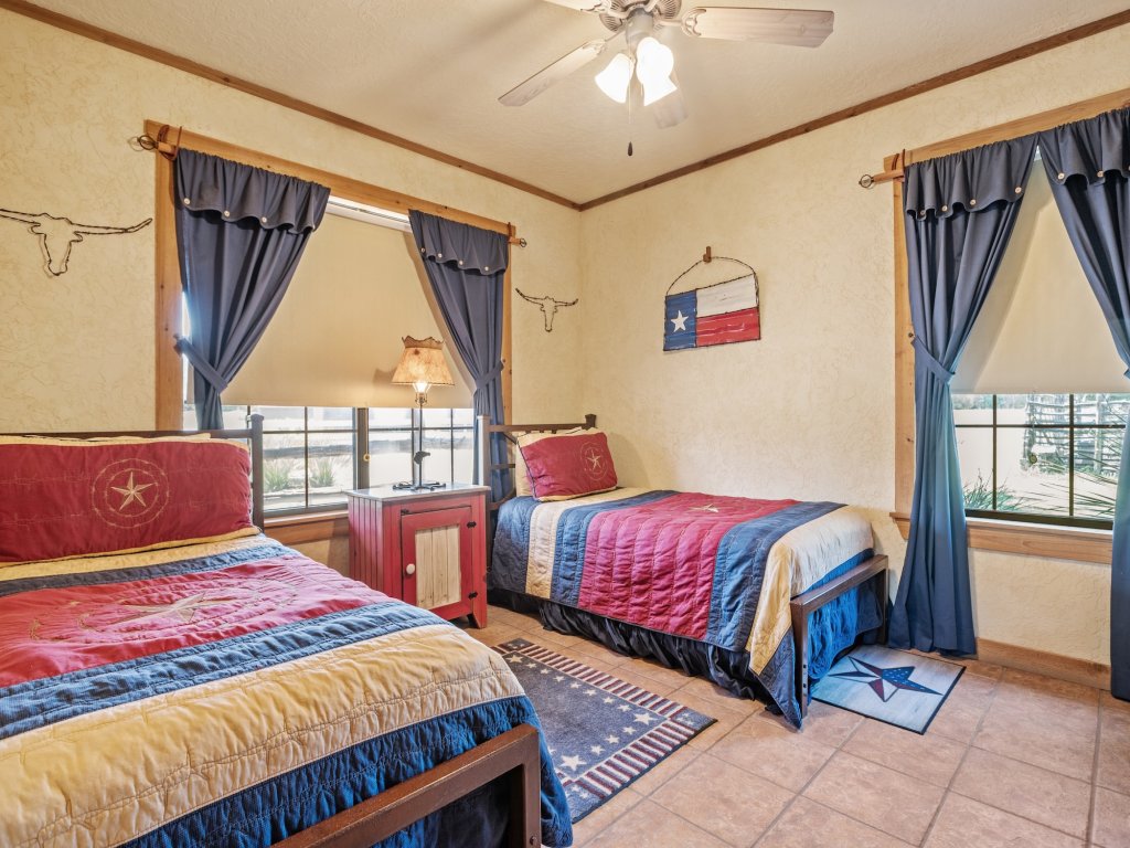 SisterCreek Ranch - Other Cabin  Vacation Rental in Texas - RedAwning