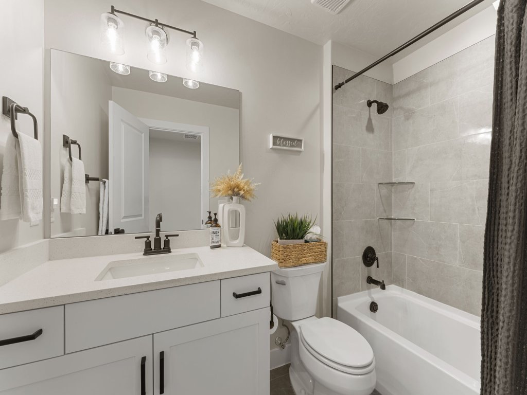 The Splash Yard Vacation Rental in Utah - RedAwning