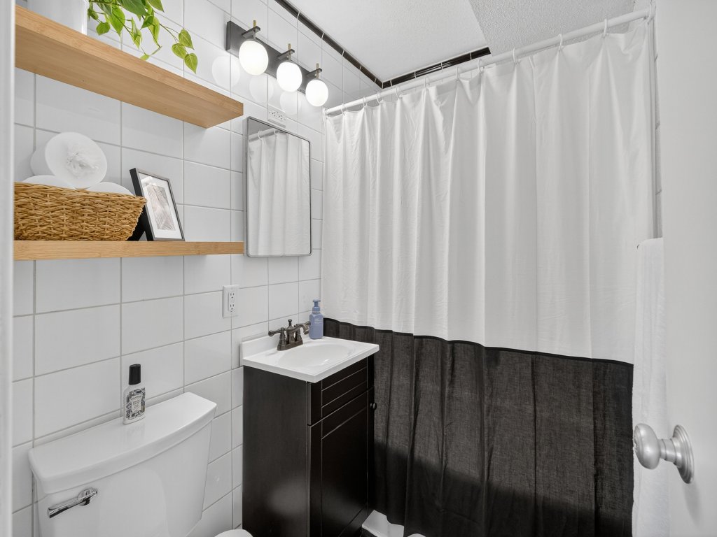 The Palms Mirage House Vacation Rental in Iowa - RedAwning