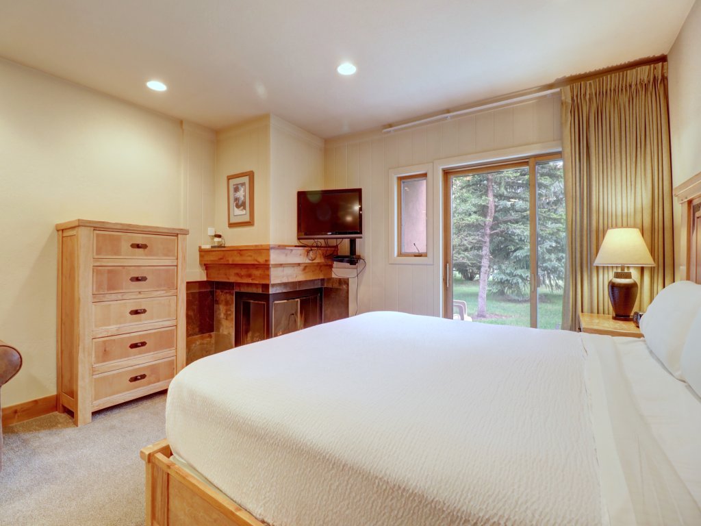 PG G-5 Peregrine Vacation Rental in Copper Mountain - RedAwning