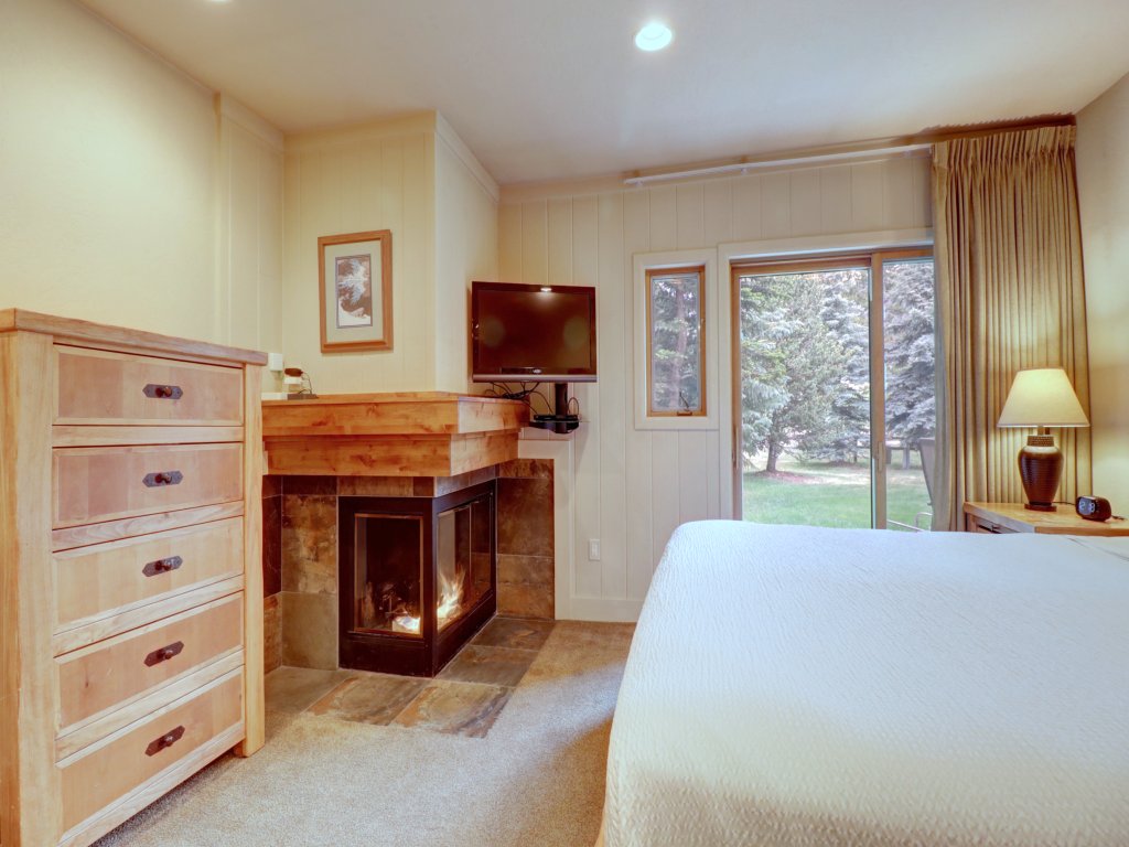 PG G-5 Peregrine Vacation Rental in Copper Mountain - RedAwning